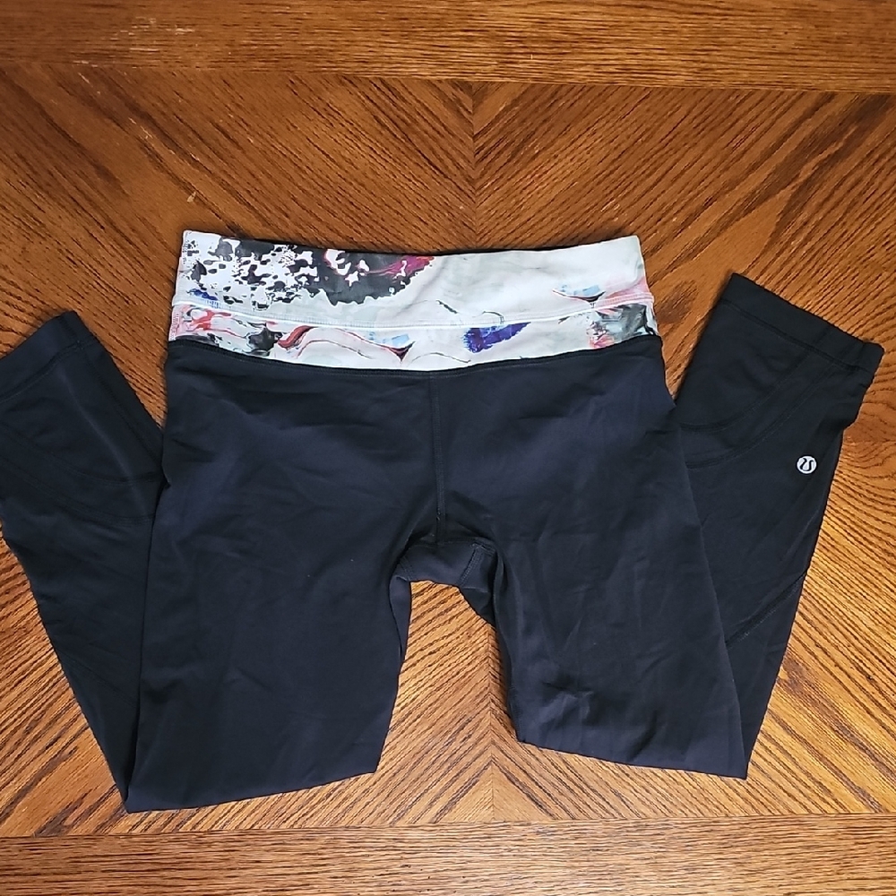Lululemon Women's Black 3/4 Leggings with Floral Waistband